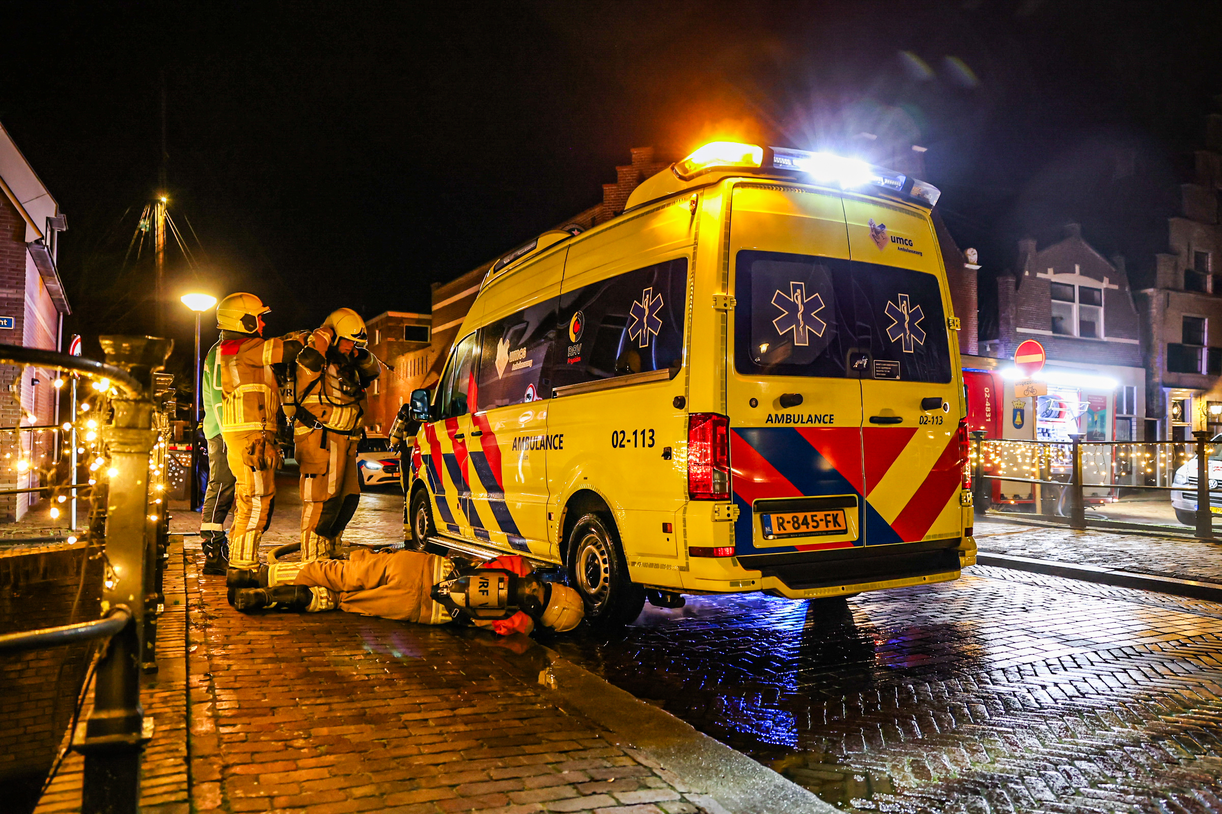 Ambulance vat vlam tijdens medische melding