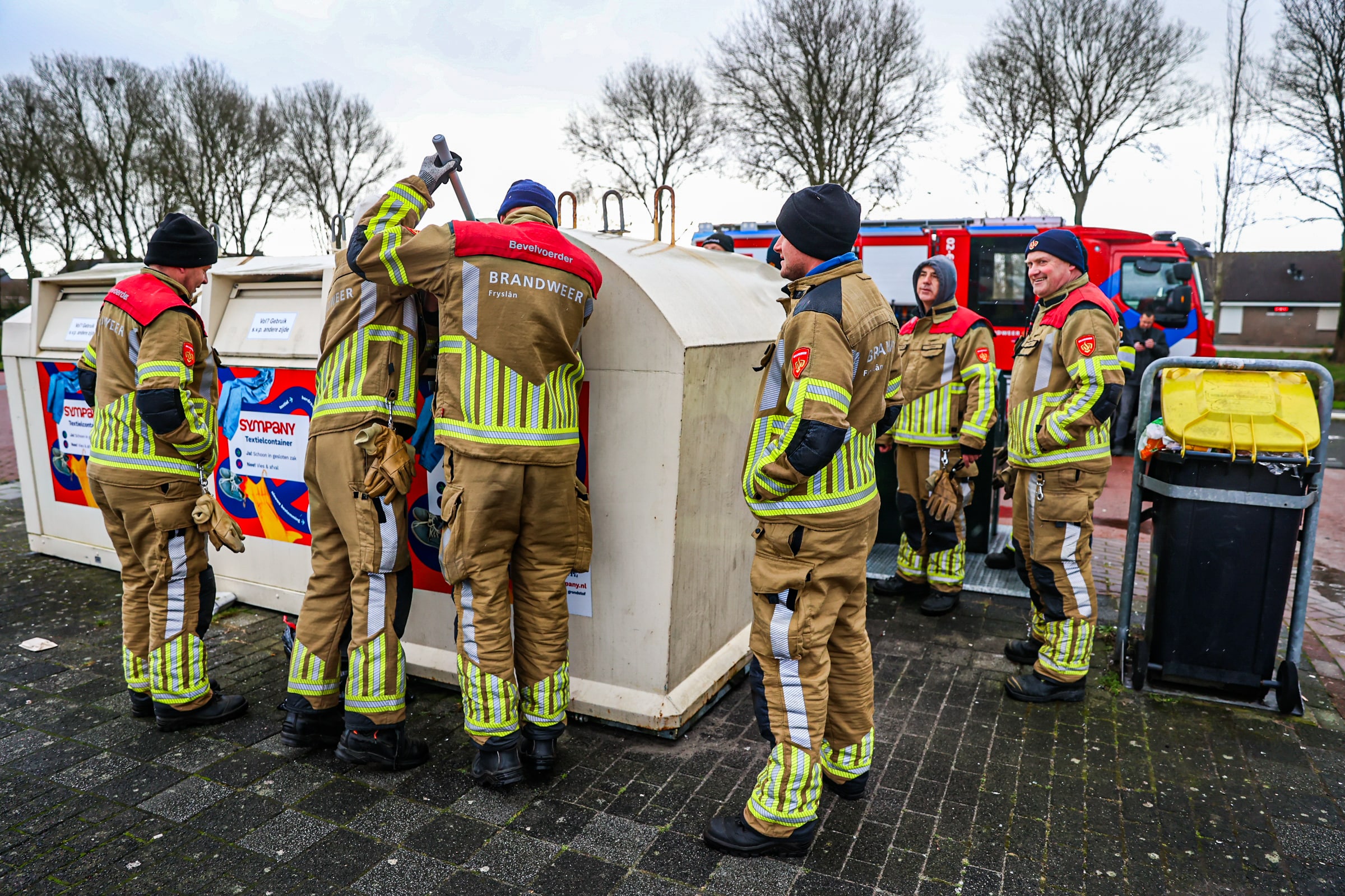 Brandweer rukt uit voor mogelijk hondje in container