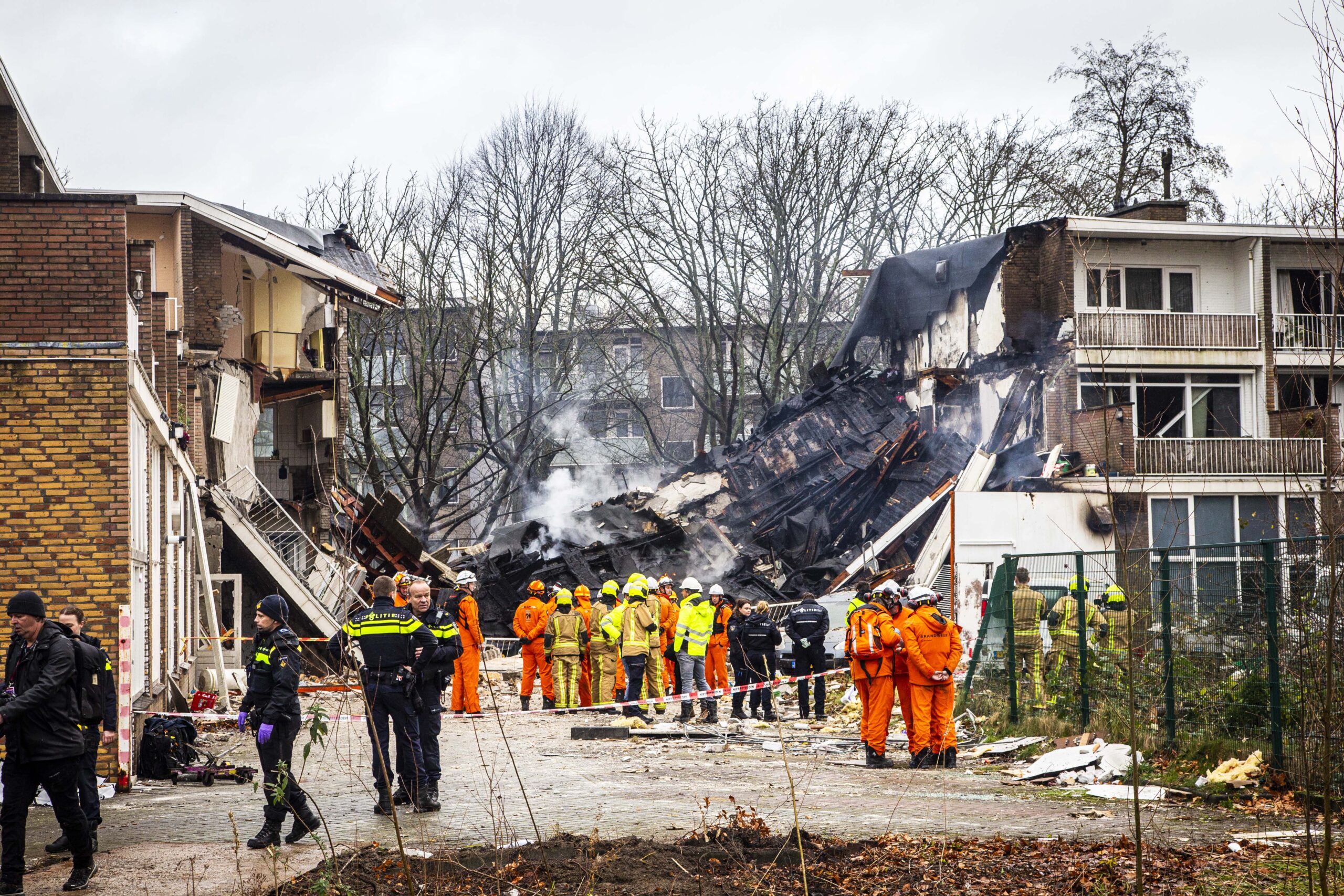 Drie Brabanders (23, 29, 33) En Rotterdammer (33) Vast Voor Explosie ...