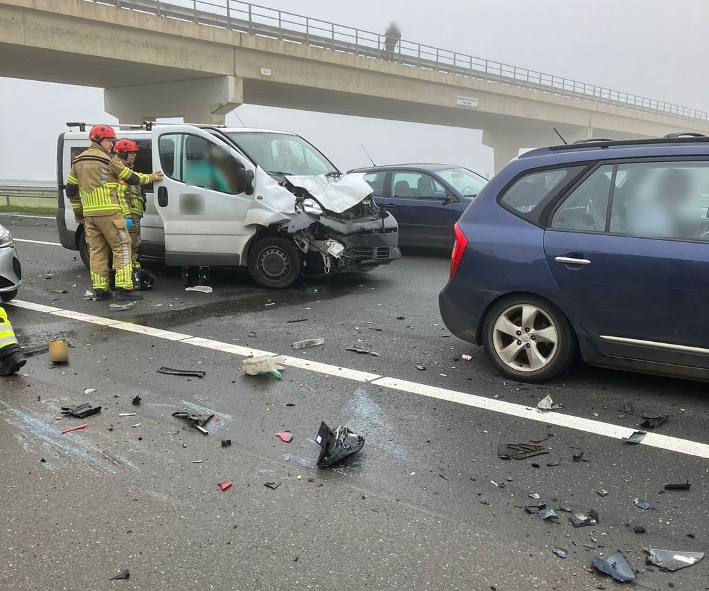 Zes gewonden bij zwaar ongeluk op de Afsluitdijk