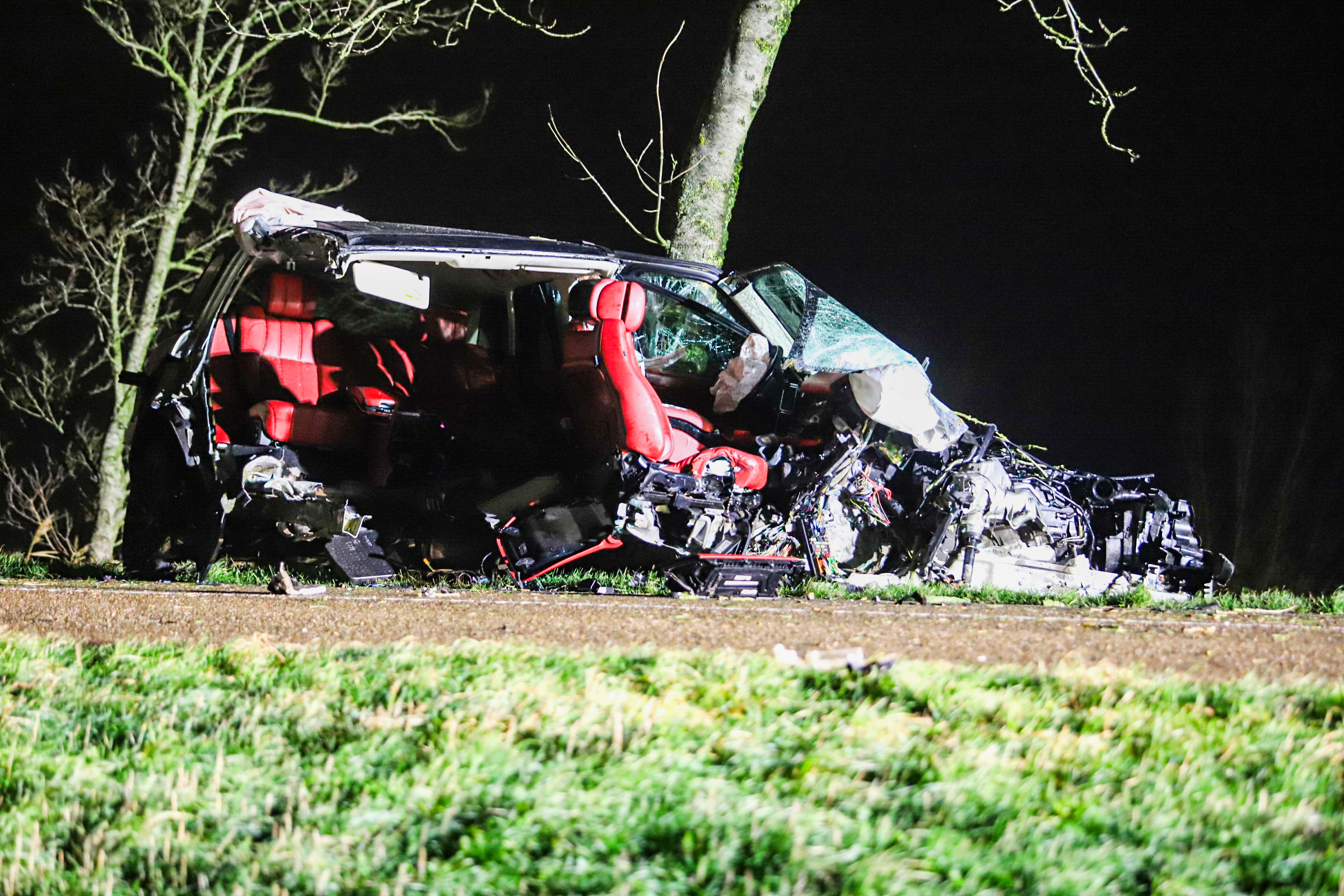 Bestuurder (22) onder invloed aangehouden na ernstig ongeluk, bijrijder (22) zwaargewond