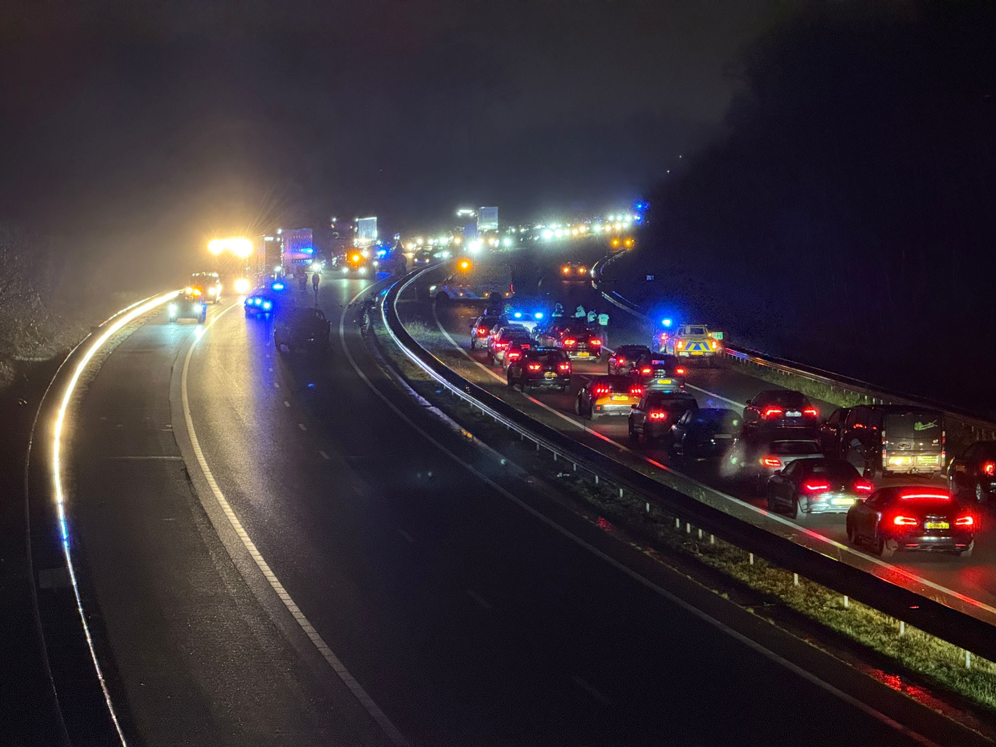 Voetganger op snelweg doodgereden, snelweg dicht