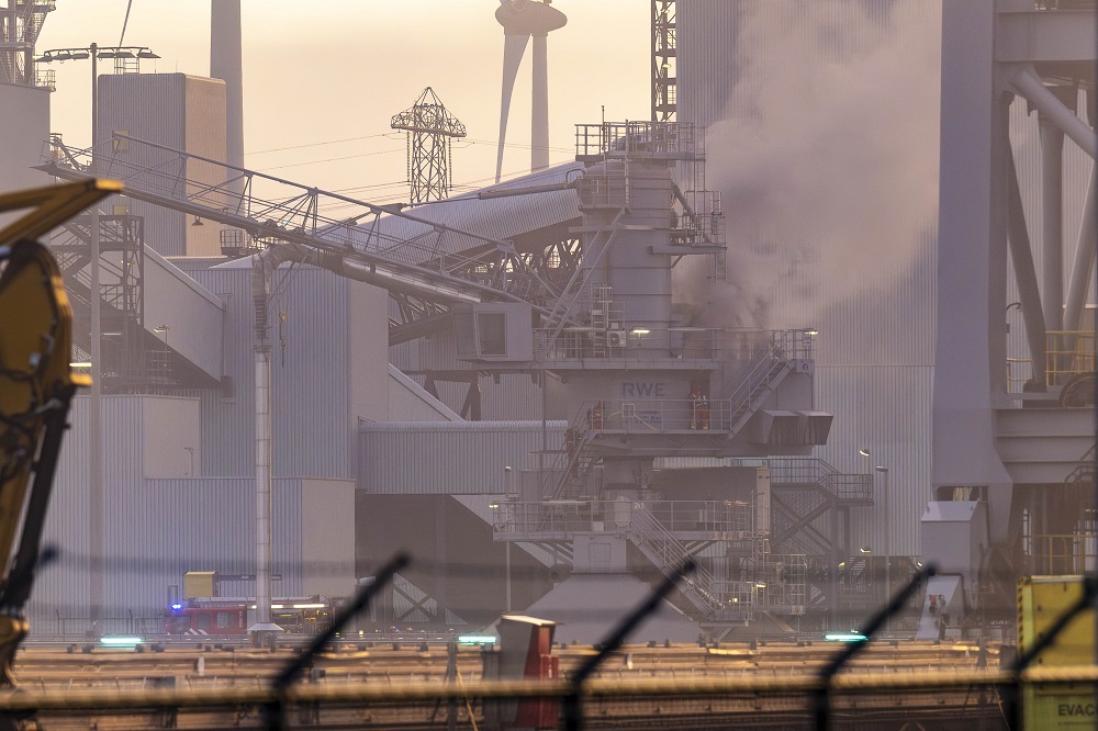 Brand in machinekamer van loskraan