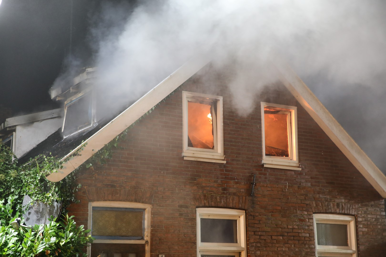 Overleden persoon gevonden in door brand verwoeste woning