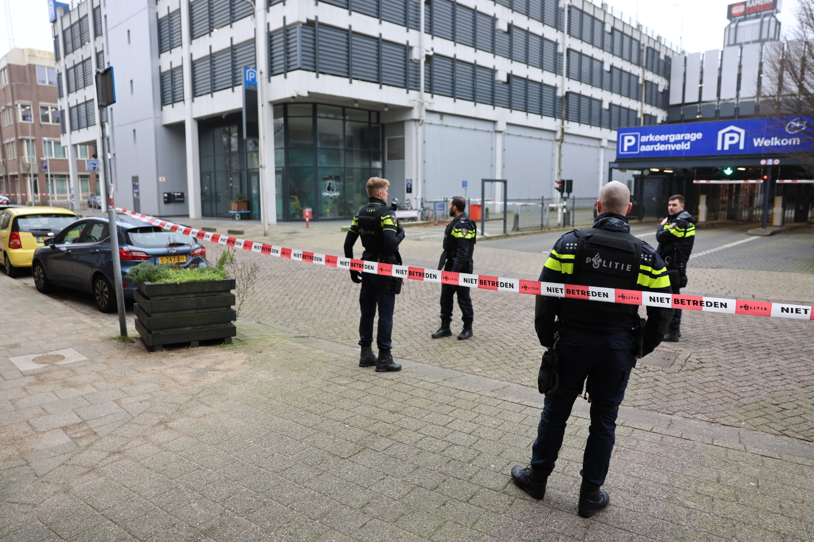 Vrouw dreigt politiebureau op te blazen