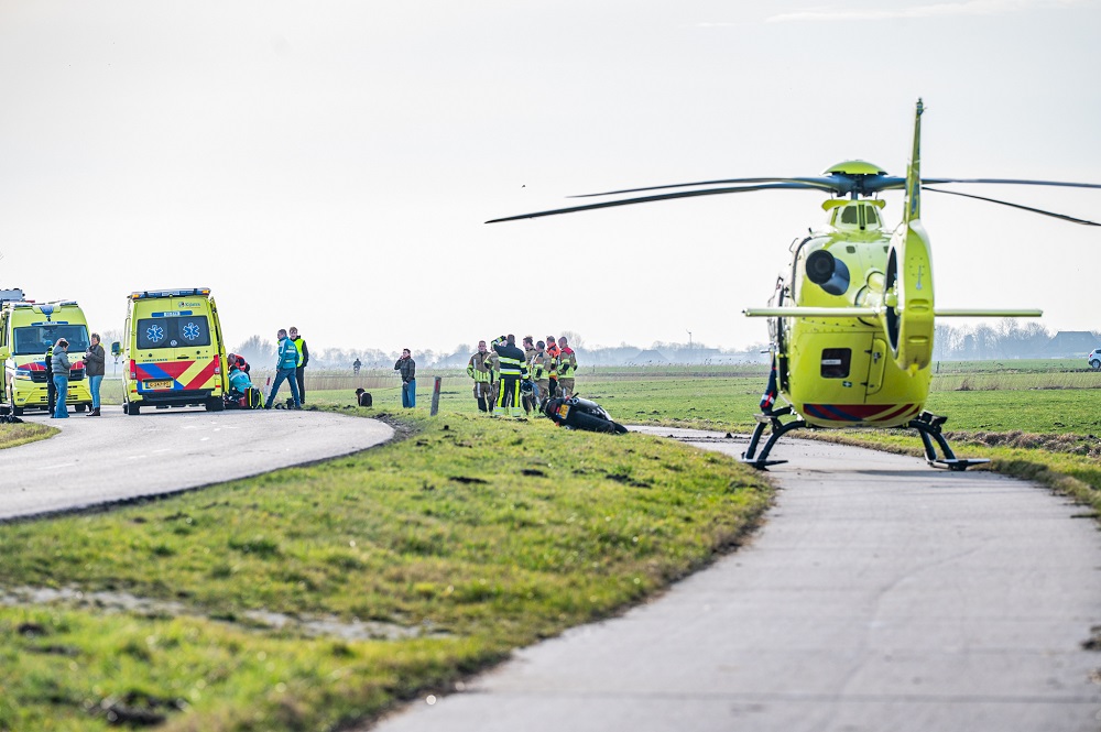 Motorrijder ernstig gewond bij ongeval, traumahelikopter geland