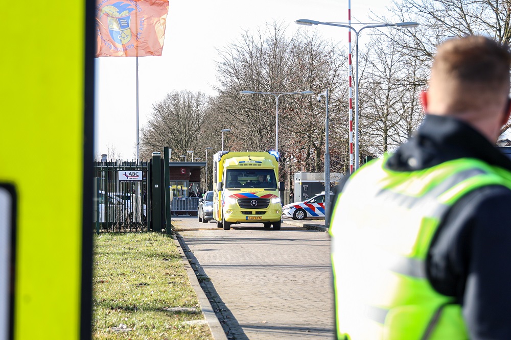 Zwaargewonde door steekincident bij AZC