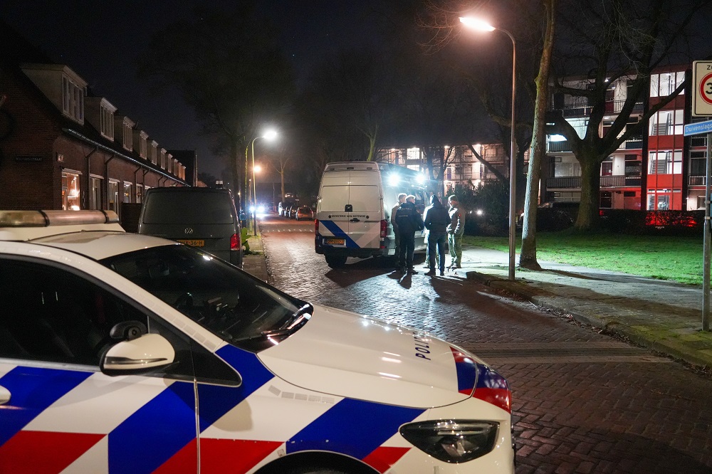 Straat afgesloten na vondst van verdacht pakketje
