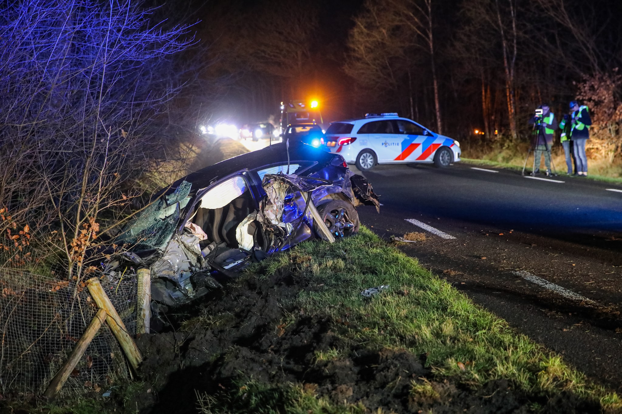 Ernstig gewonde na botsing met trekker, auto net op naam gezet