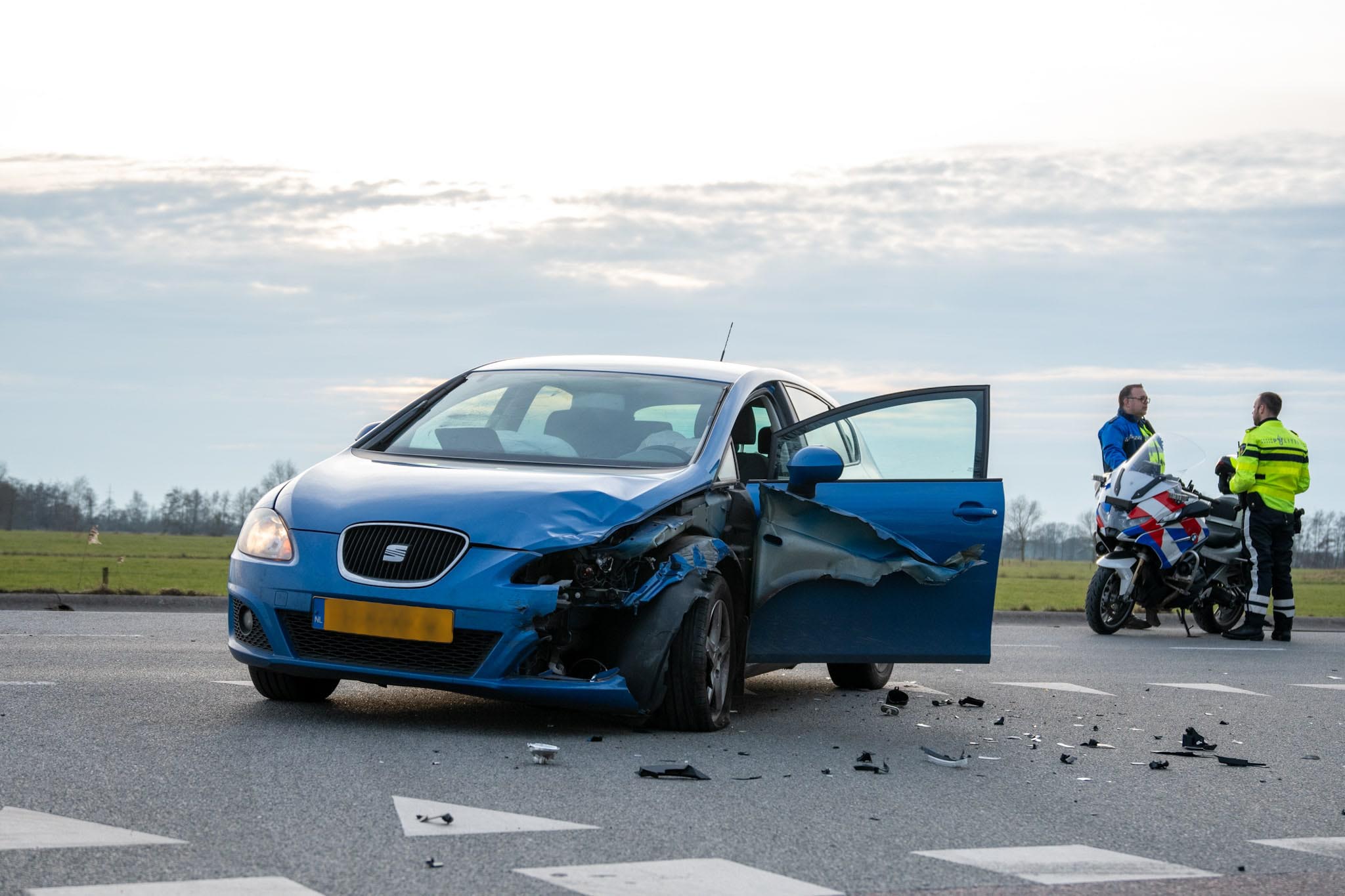 Motorrijder zwaargewond na aanrijding met auto