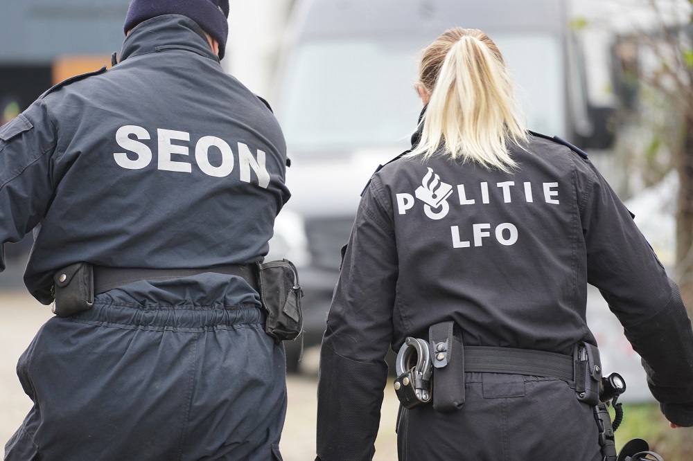 Drugslab aangetroffen in loods, man en vrouw aangehouden