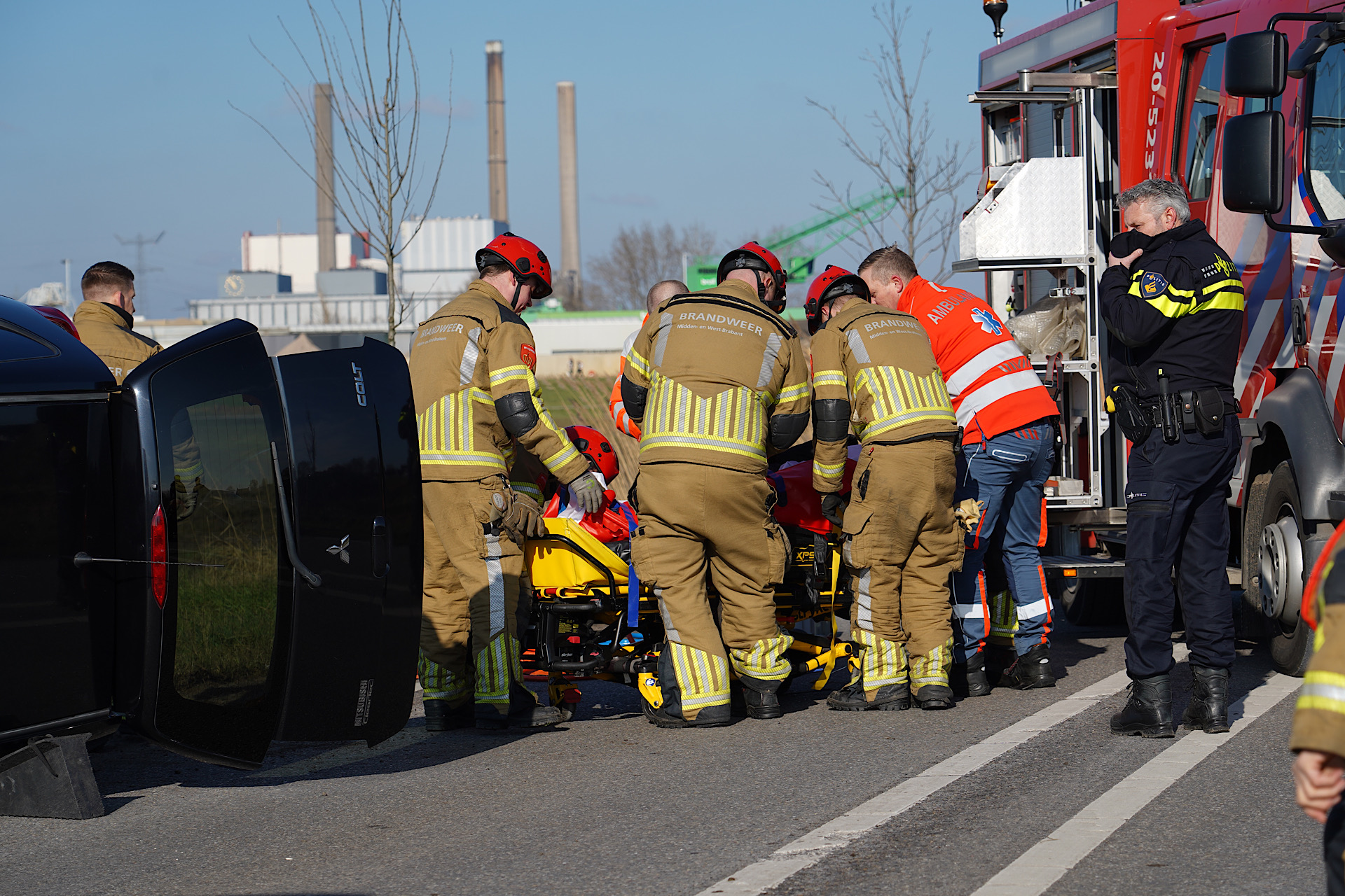 Bestuurder onder invloed van drugs, bijrijder heeft drugs bij zich - 112 Nederland
