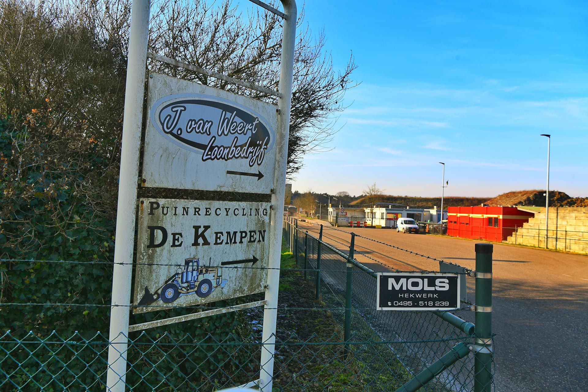 Man overleden door val in shredder op bedrijventerrein