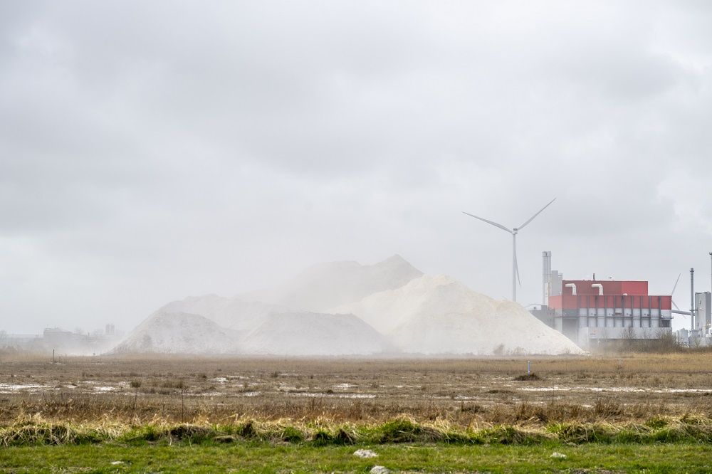 Gipswolk veroorzaakt overlast in Borgsweer en Termunten