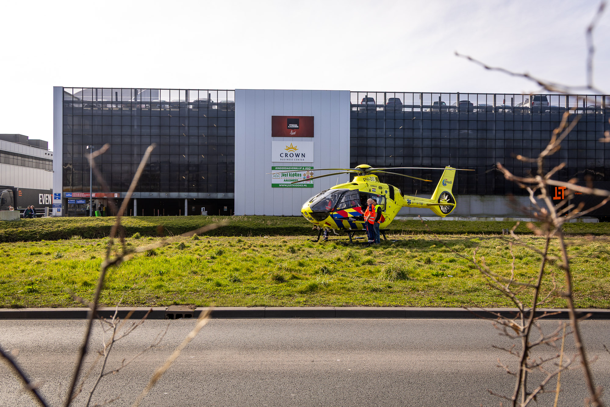 Man krijgt taakstraf voor crash tegen boom terwijl hij achter het stuur wordt bevredigd