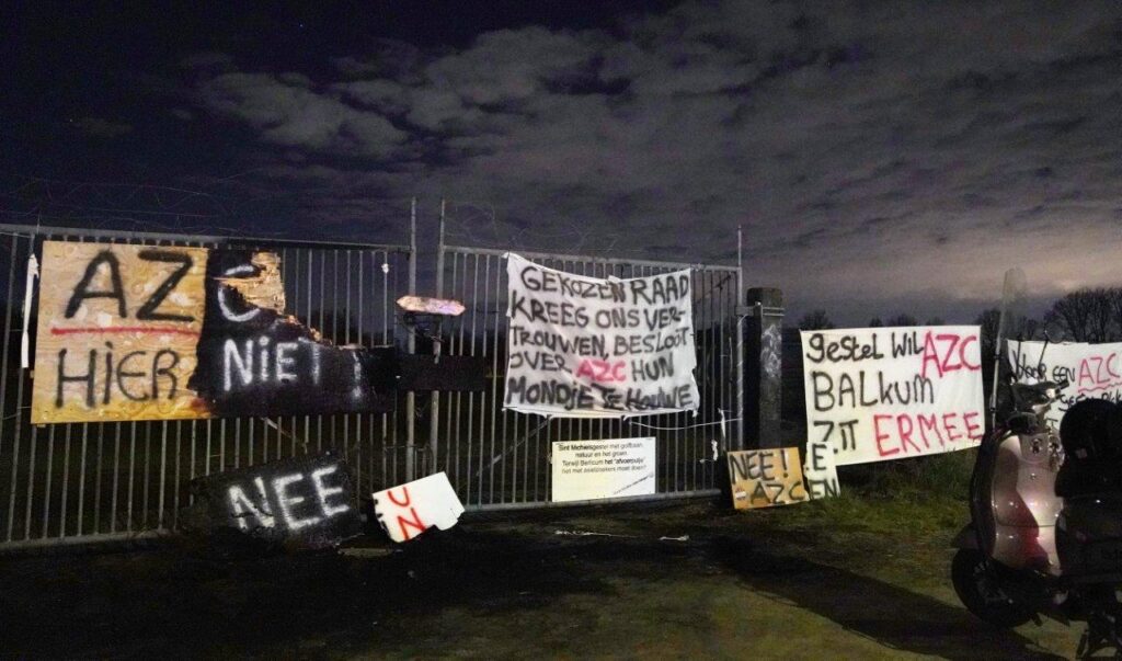 Burgerwacht houdt toezicht bij beoogd azc-terrein na vernielen ...