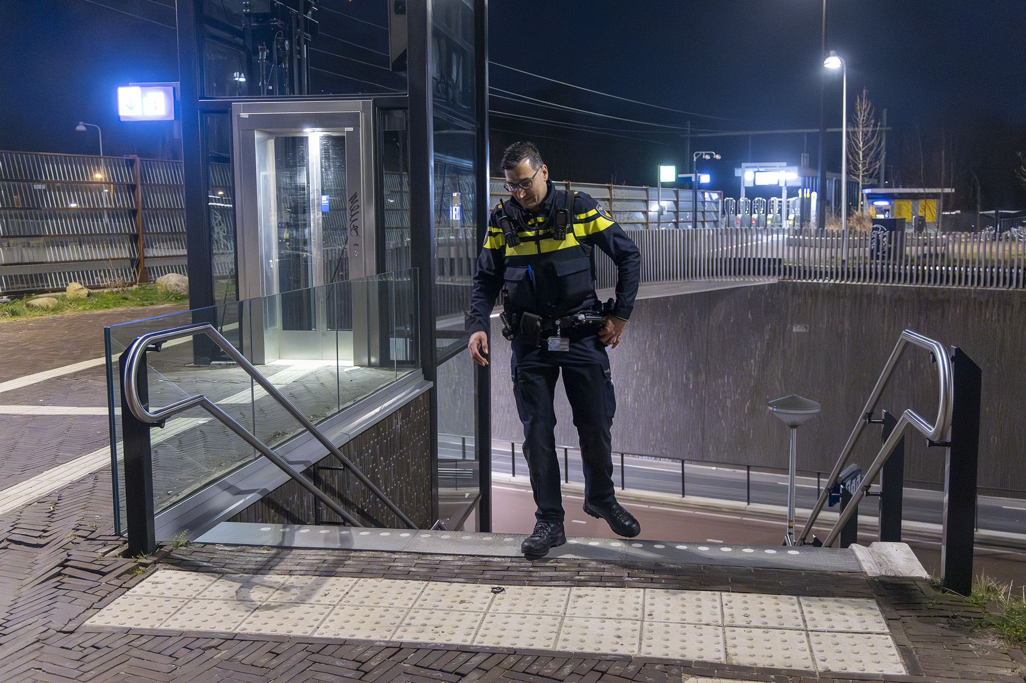 Politie doet onderzoek na melding schietpartij Dr AJJ van Gemertplein Diemen - 112 Nederland