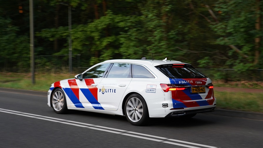 Vier auto’s botsen na politieachtervolging, verdachte aangehouden