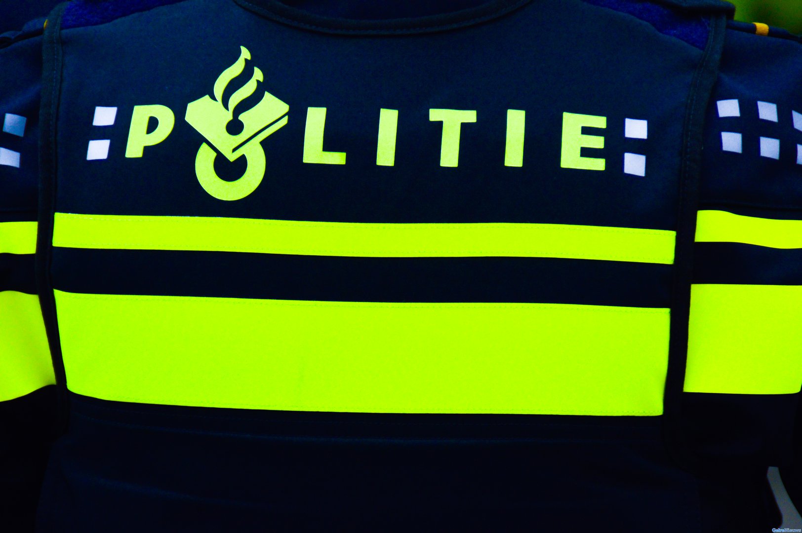 Geparkeerde auto volledig uitgebrand na vermoedelijke brandstichting