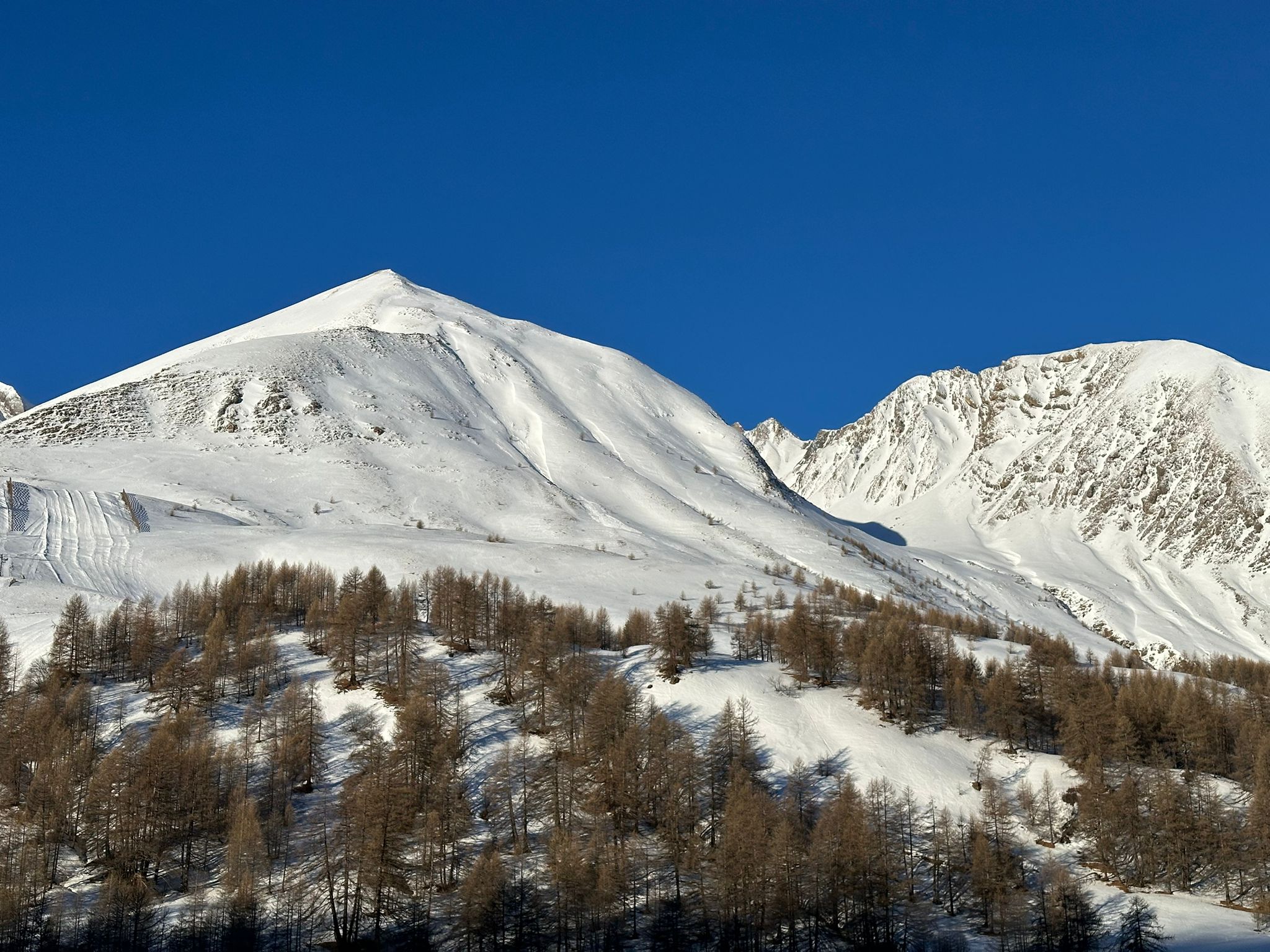 Dronken Nederlandse skiër slaat Belg (59) die hem wil helpen ziekenhuis in