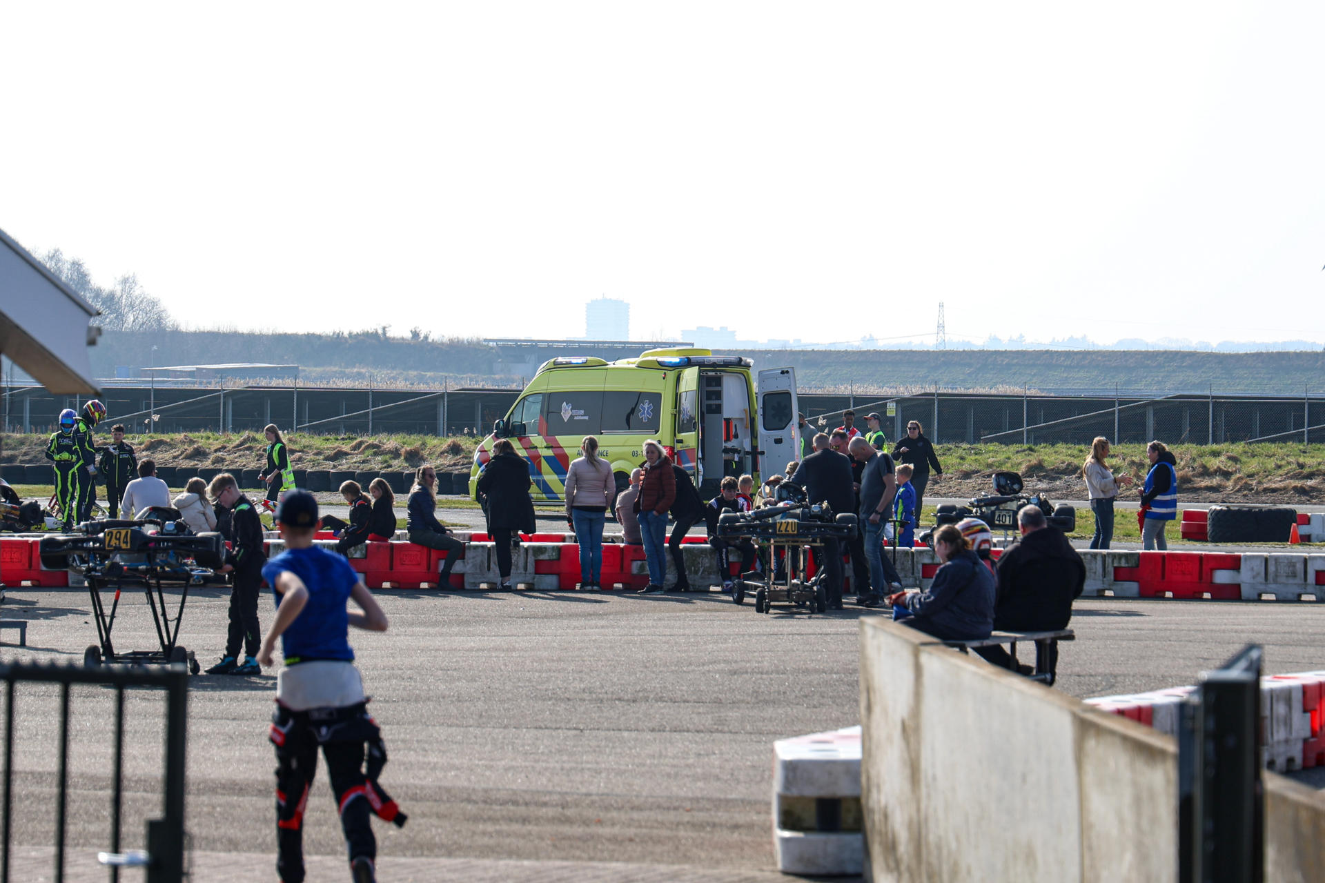 Twee gewonden bij ongevallen op racebanen kort na elkaar
