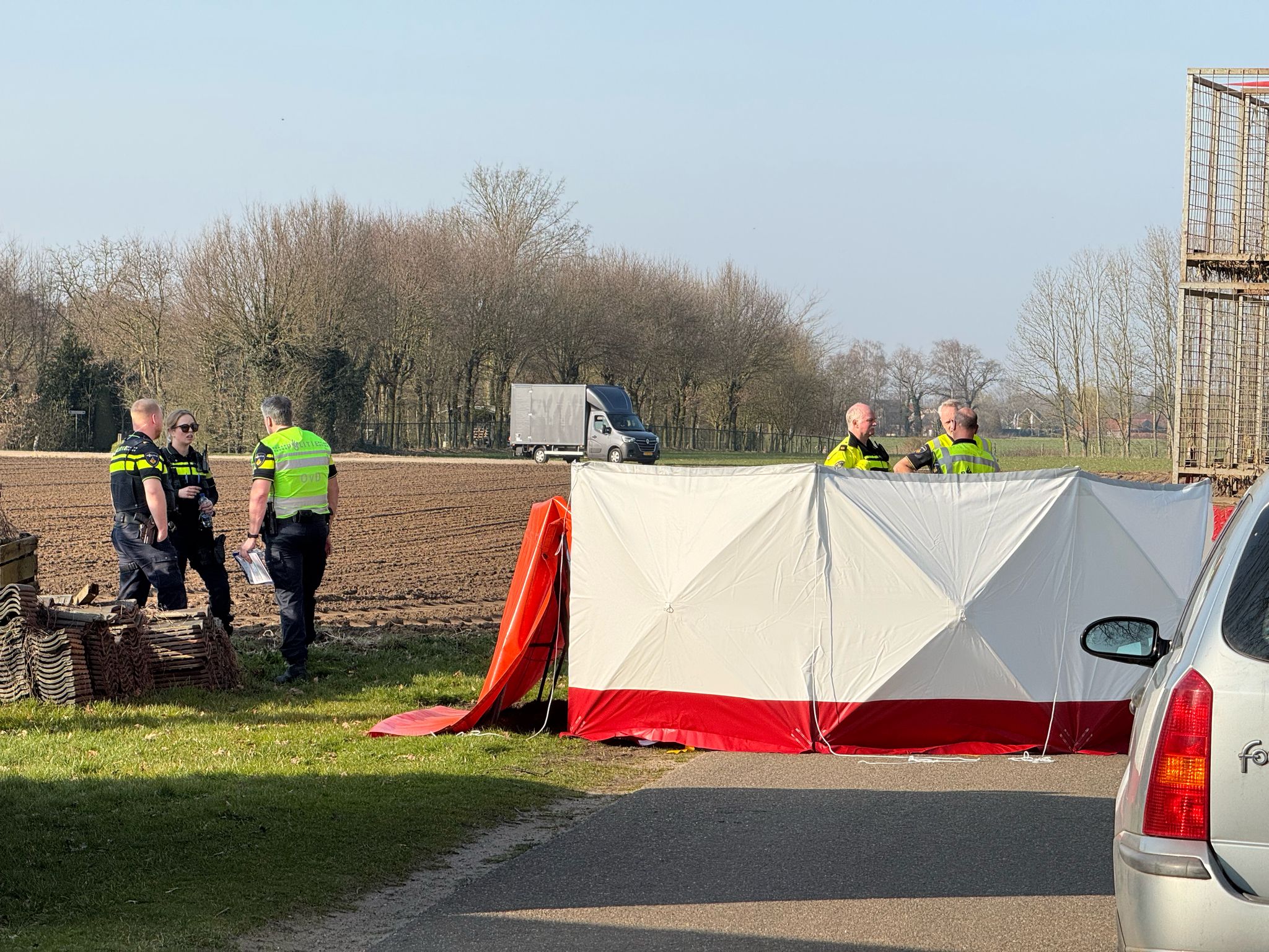 Fietser overleden na botsing met tractor