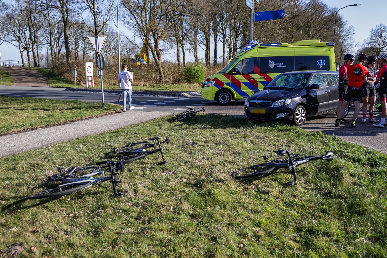 Wielrenner gewond na aanrijding met auto
