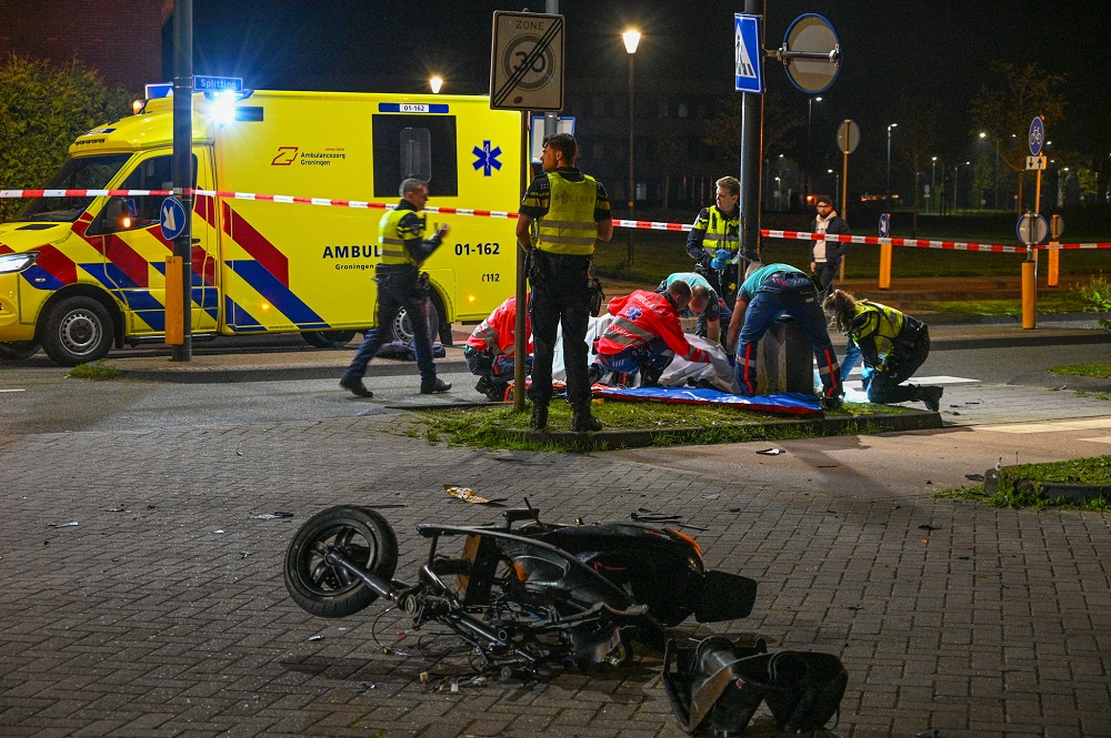 Scooterrijder zwaargewond na botsing tegen auto