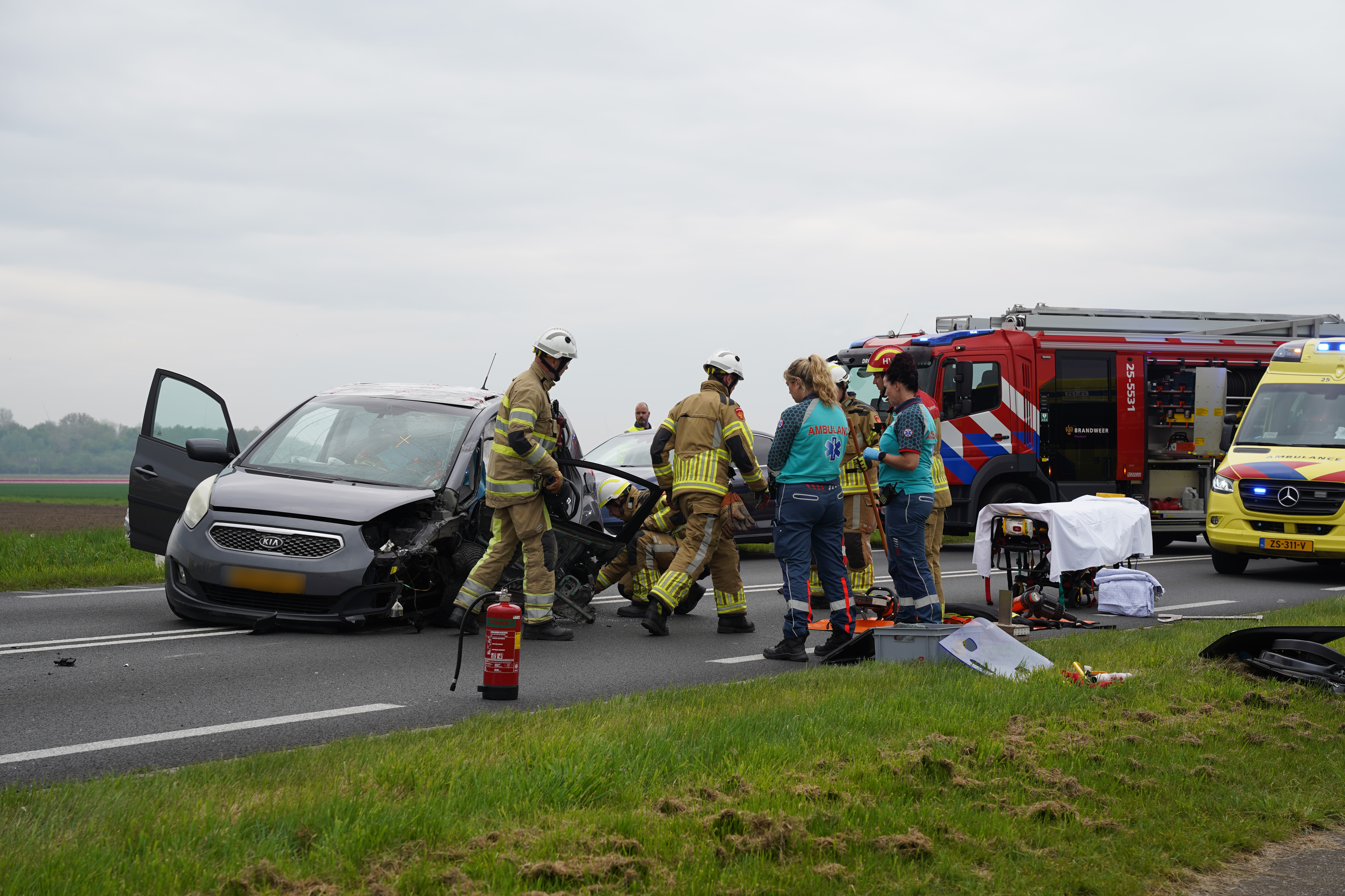 Drie auto’s betrokken bij ongeval, één persoon bekneld geraakt