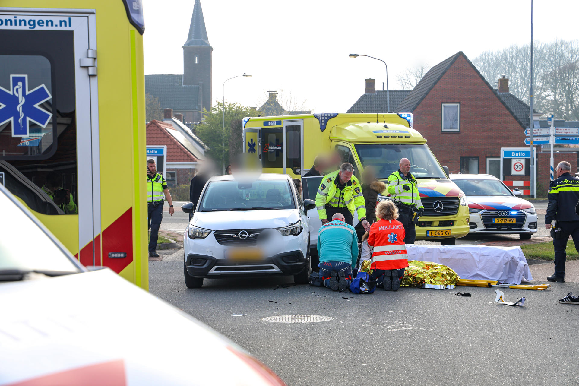 Twee fietsers gewond na botsing met auto
