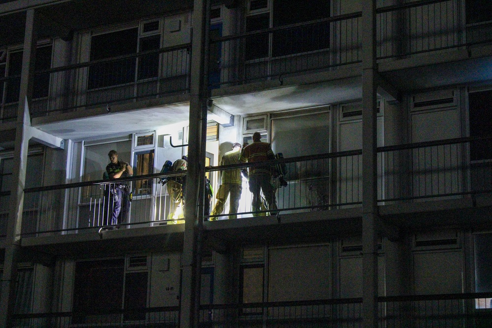 Politie onderzoekt brand bij appartement na explosie