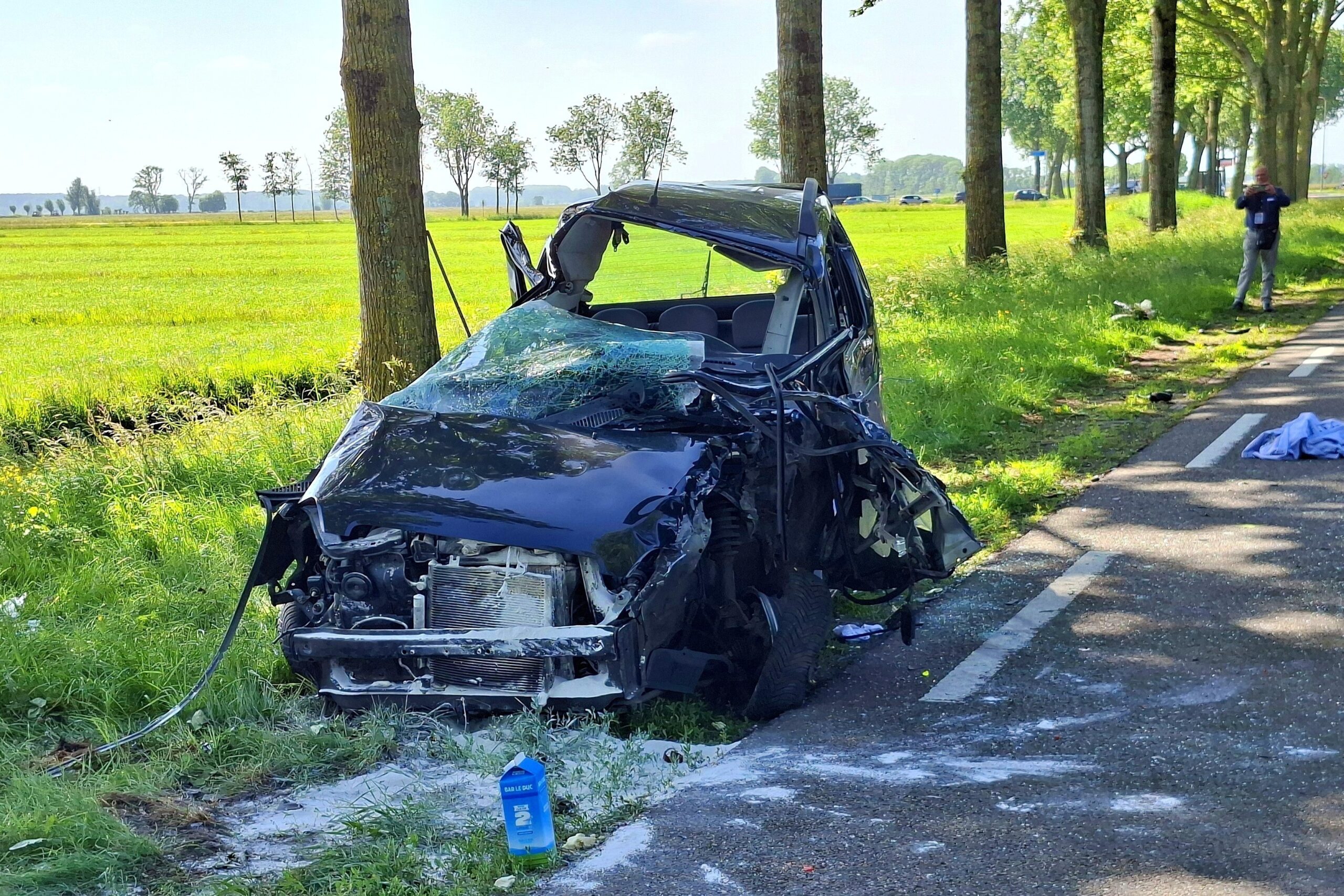 Zwaargewonde bij ernstig ongeval tussen auto en vrachtwagen Provincialeweg N214 - N214 77 in Wijngaarden - 112 Nederland