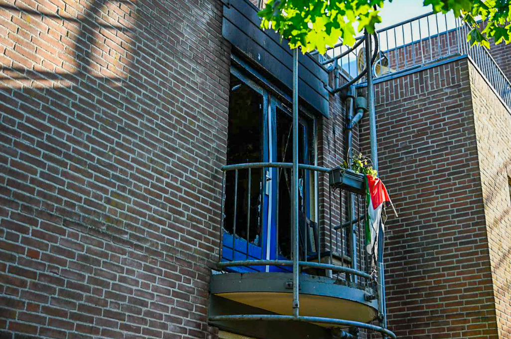 Grote uitslaande brand bij binnenstad, forse rookontwikkeling