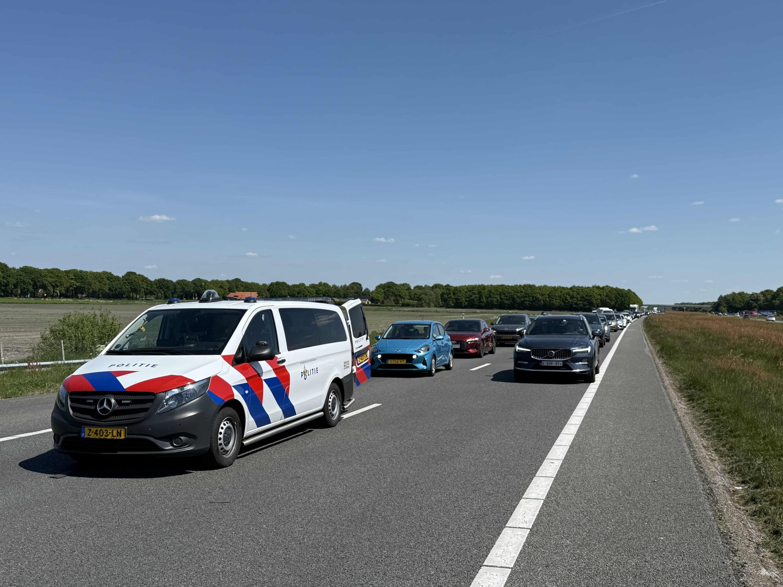 Snelweg dicht vanwege brokstukken op wegdek