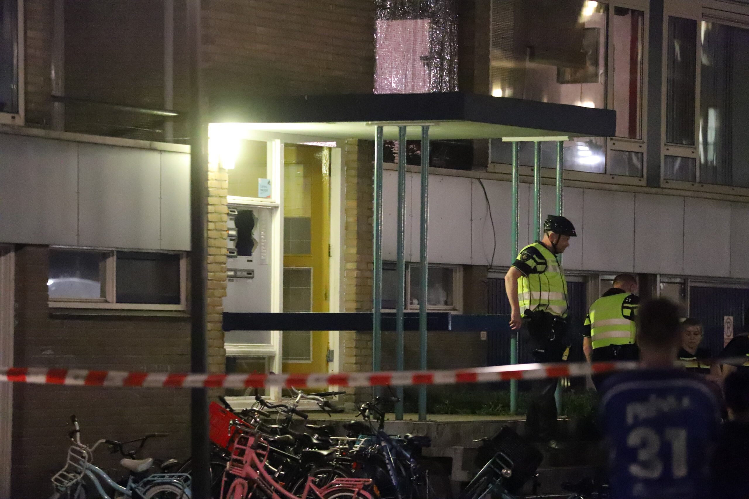 Explosie bij appartementencomplex zorgt voor schade aan brievenbussen