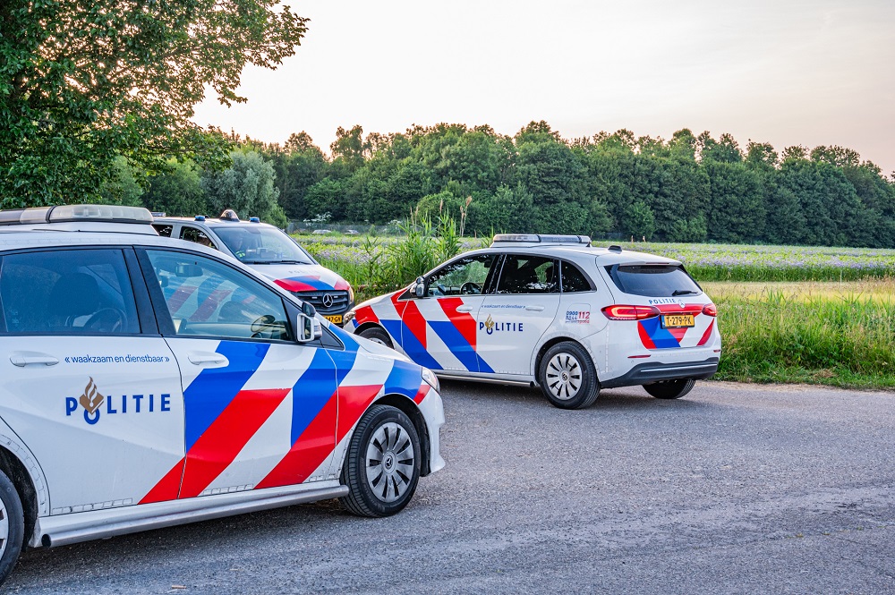 Illegale rave in Friesland, bezoekers moeten voor zondag 12 uur weg