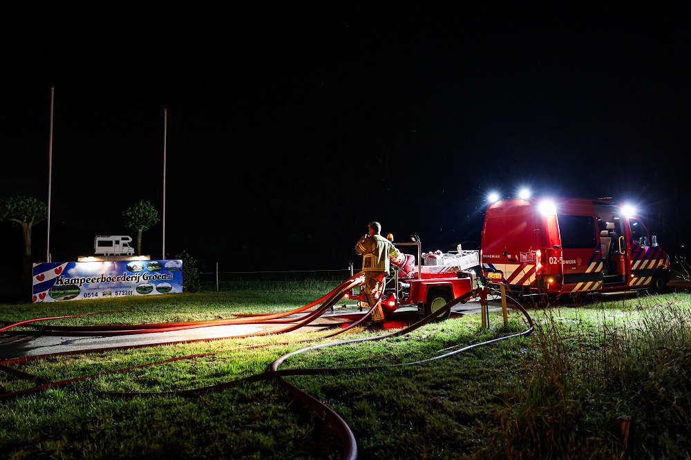 Grote brand in schuur bij kampeerboerderij