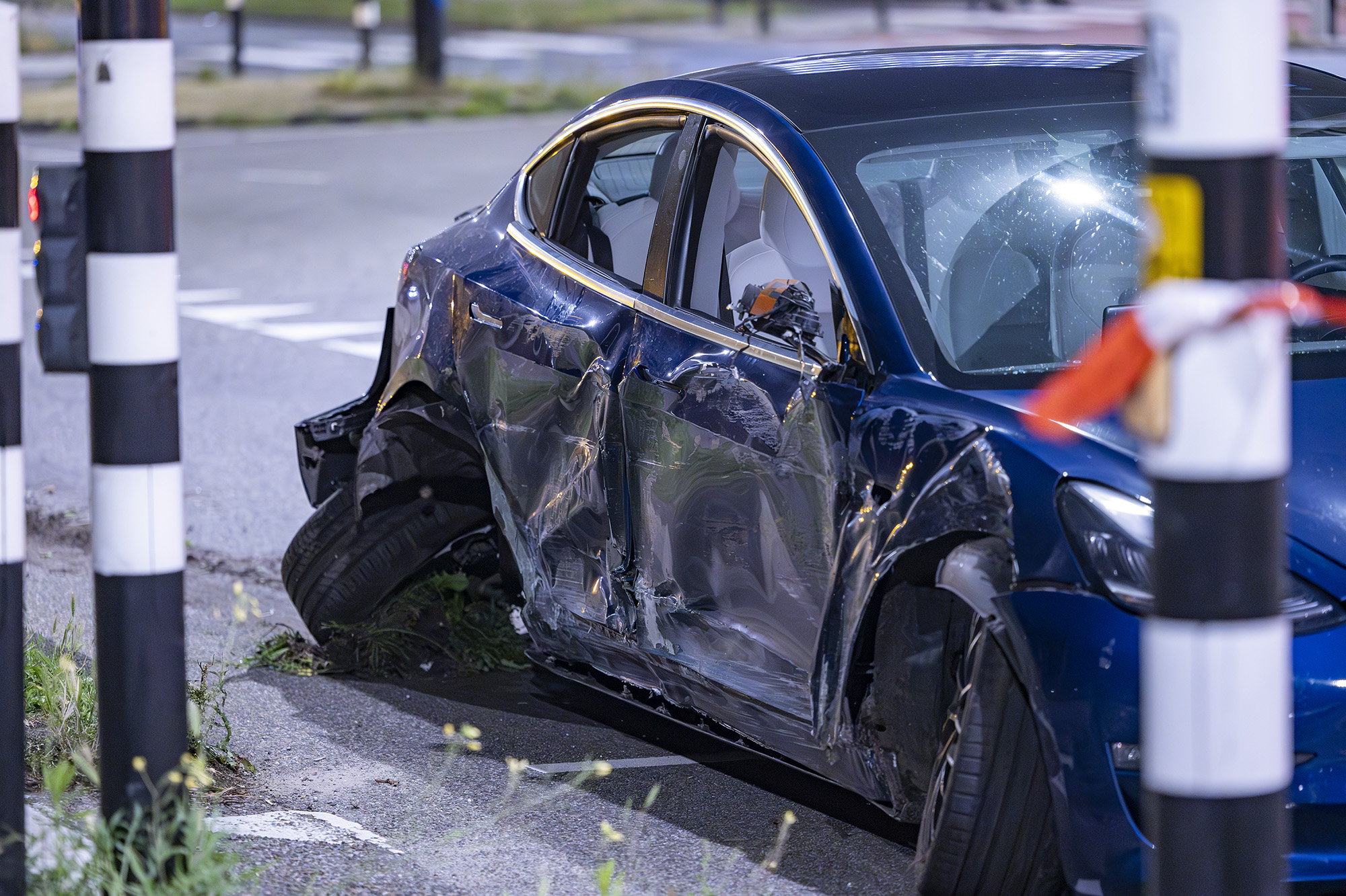 Zwaar ongeval met Tesla op de Ookmeerweg in Amsterdam - 112 Nederland