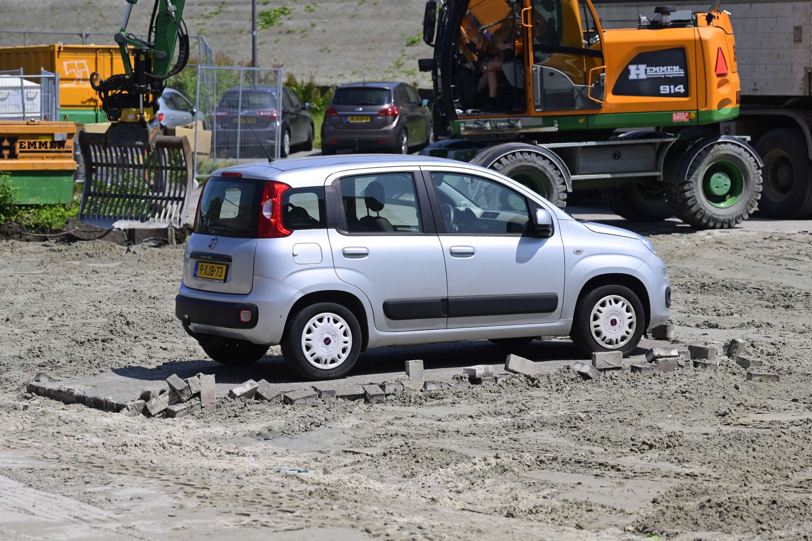 Parkeerplaats verdwijnt om geparkeerd voertuig vandaan