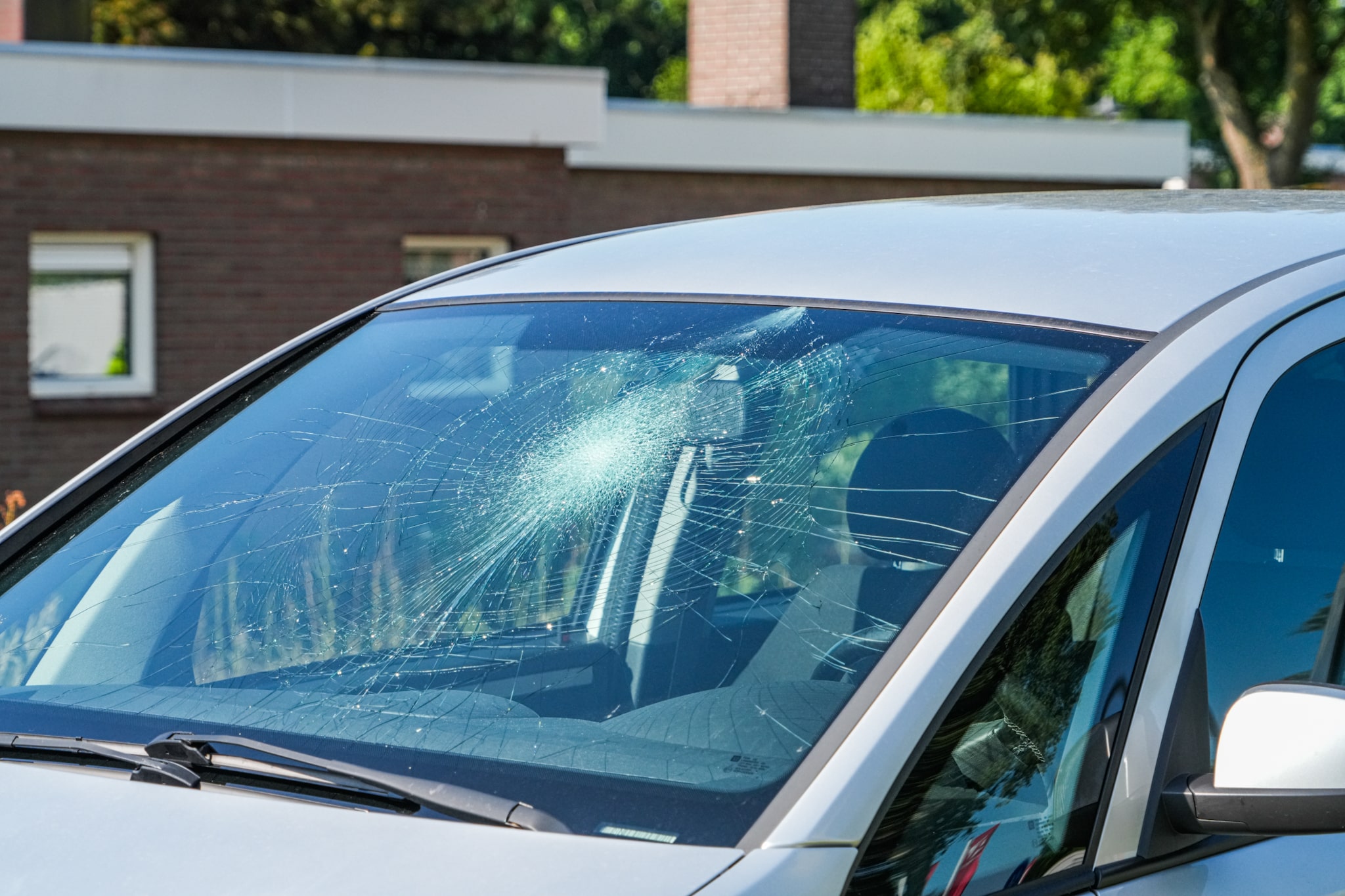 Automobilist schept scholier op fiets