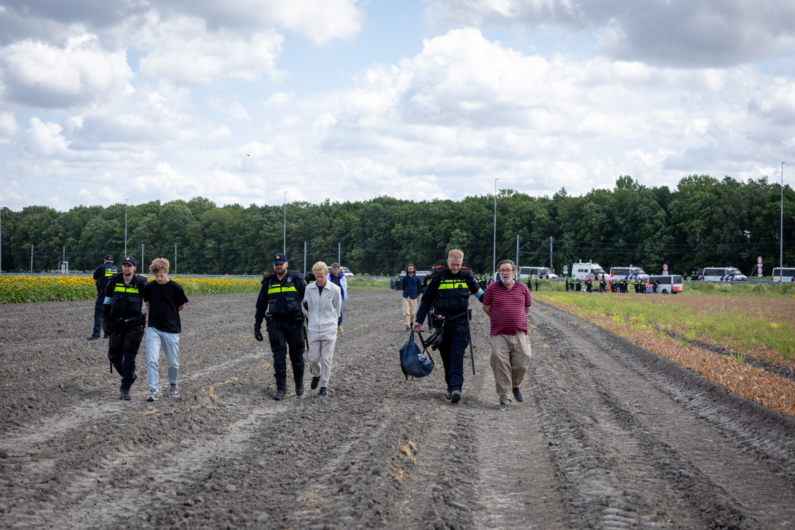 UPDATE: Meerdere aanhoudingen bij snelweg-protest, waaronder journalisten: ‘Niet de manier’