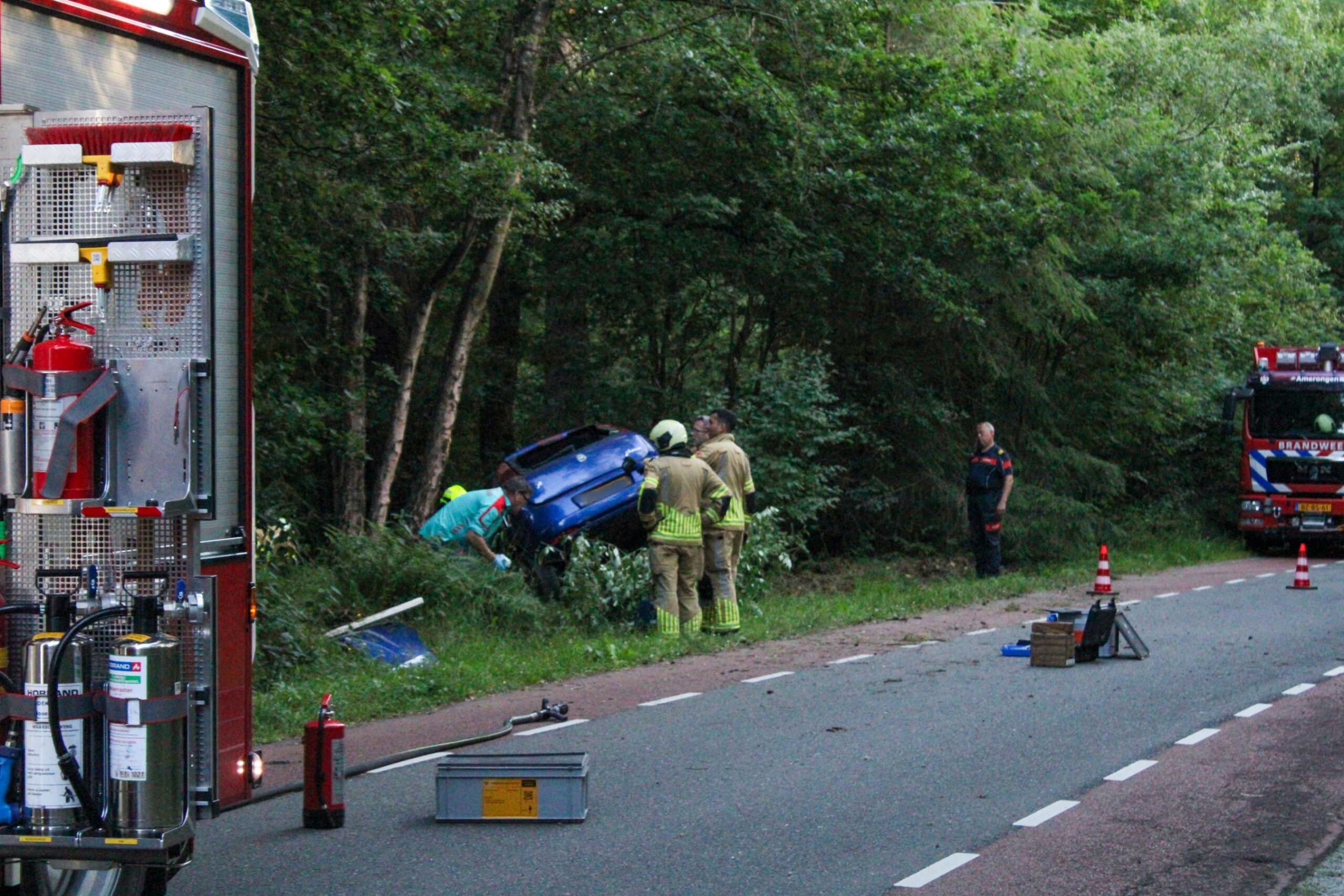 Bestuurder uit auto geslingerd na ernstig ongeval