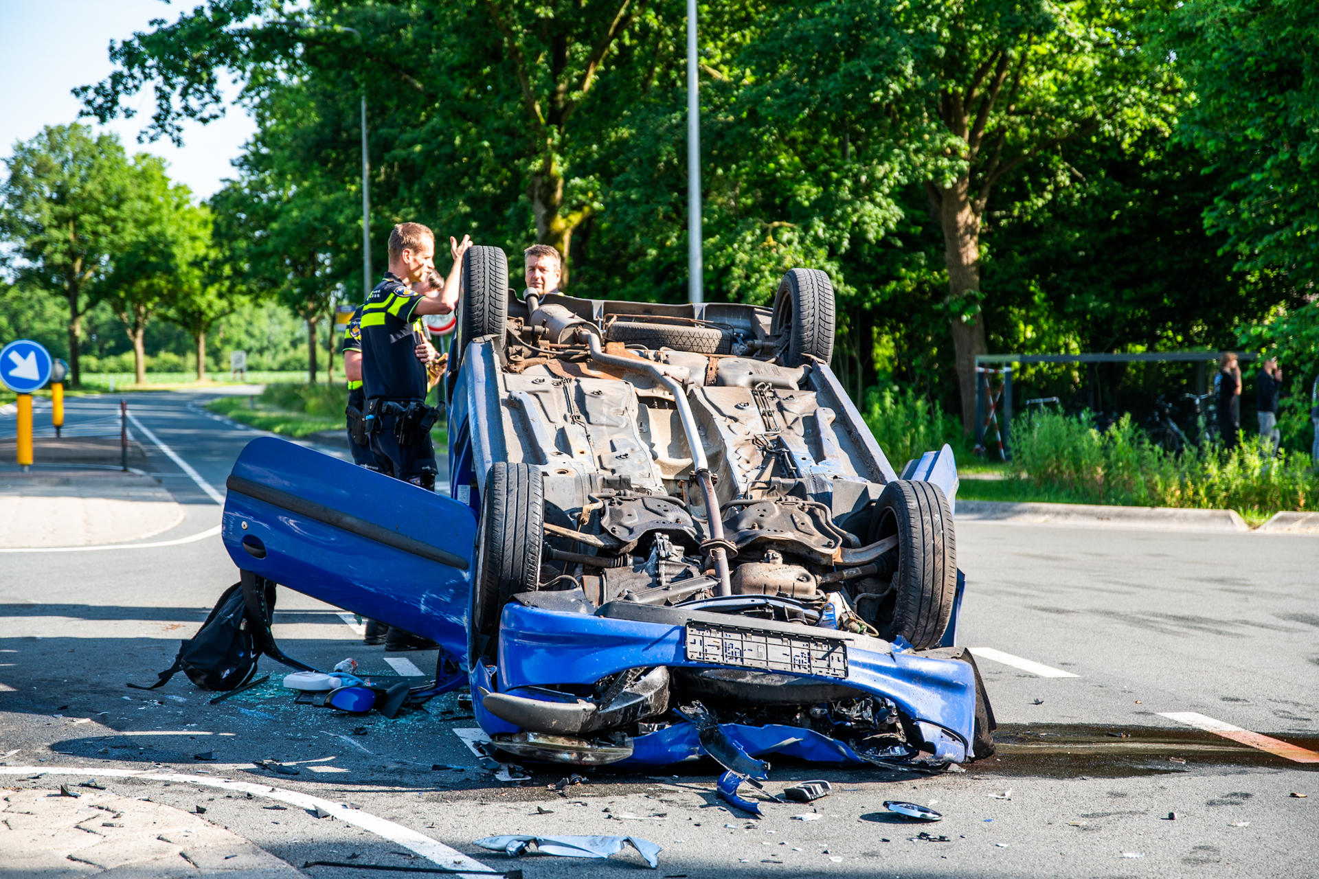 Auto ondersteboven na aanrijding