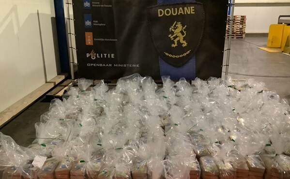 Ruim 1100 kilo cocaïne gevonden tussen fruit in haven