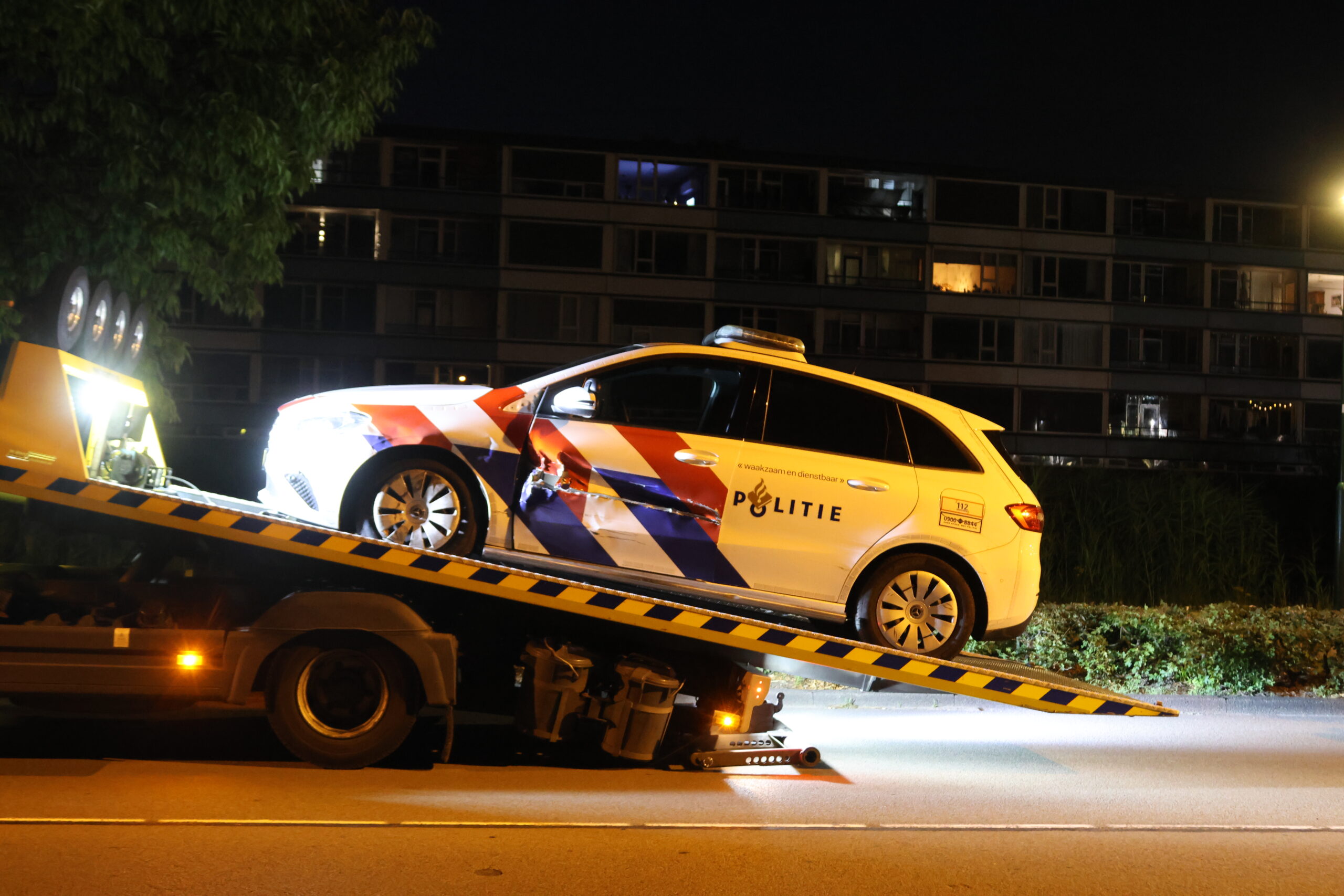 Politiewagen betrokken bij aanrijding op kruising