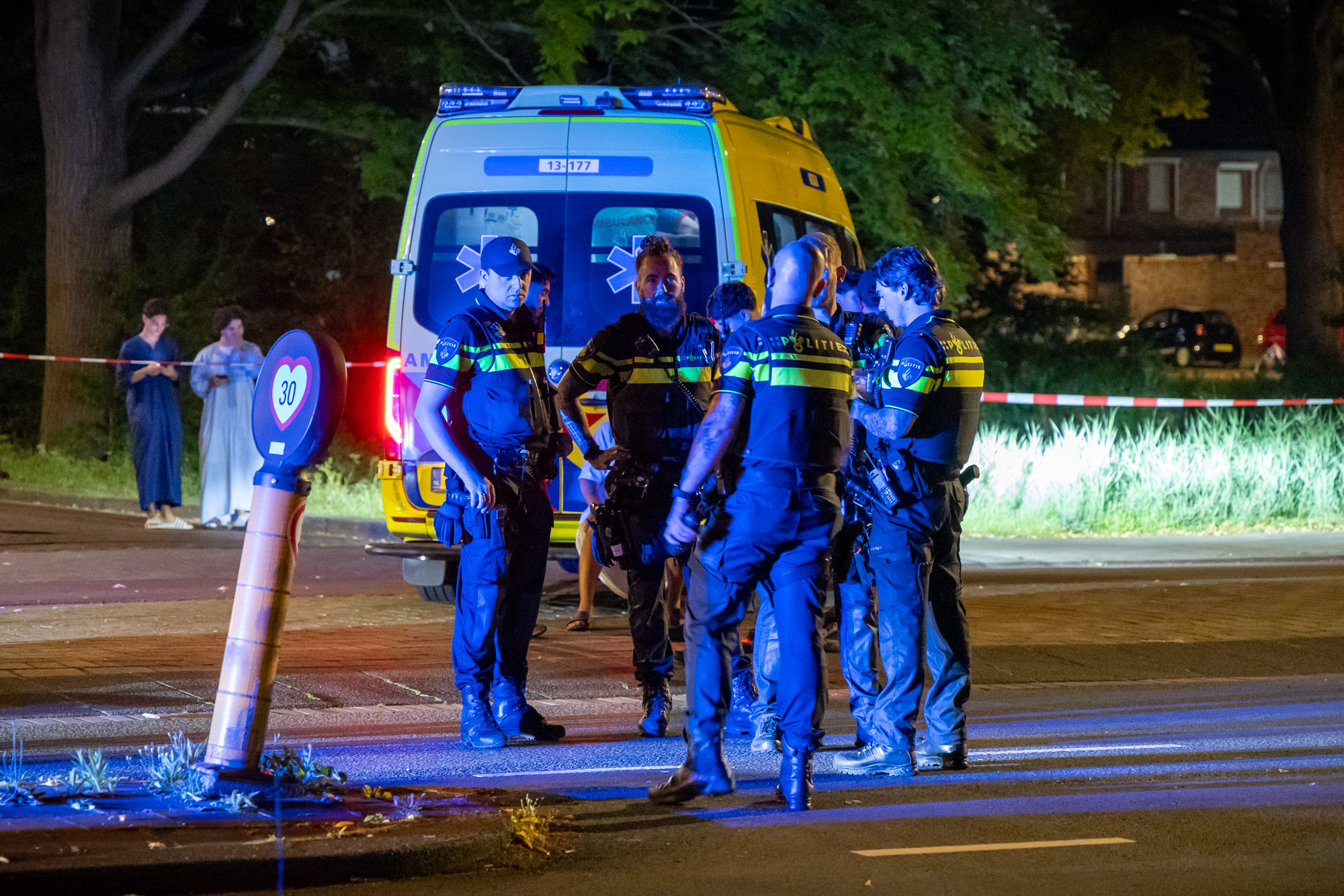 Vrouw (25) overleden nadat auto in sloot belandt