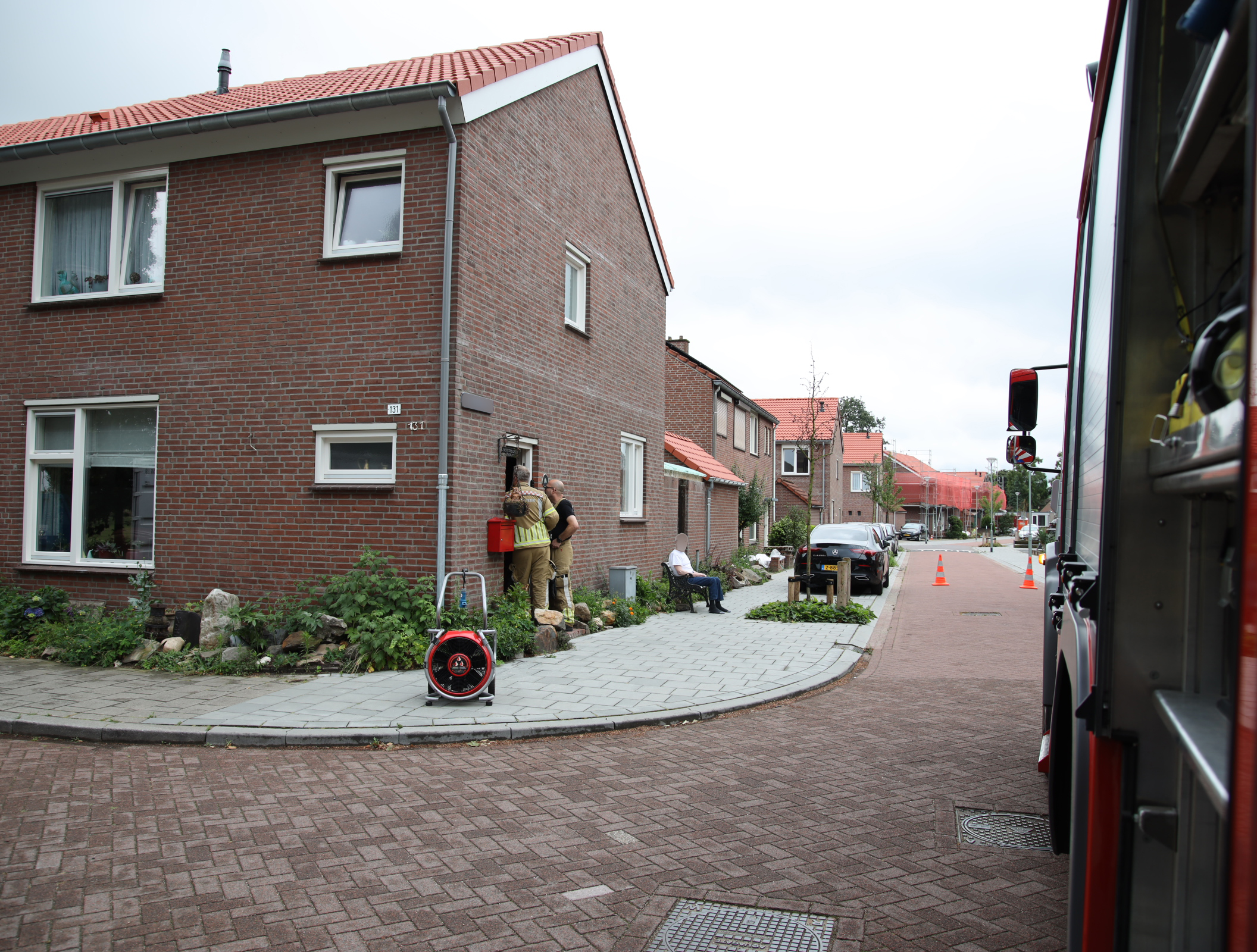 Bewoonster naar ziekenhuis door vreemde lucht in woning