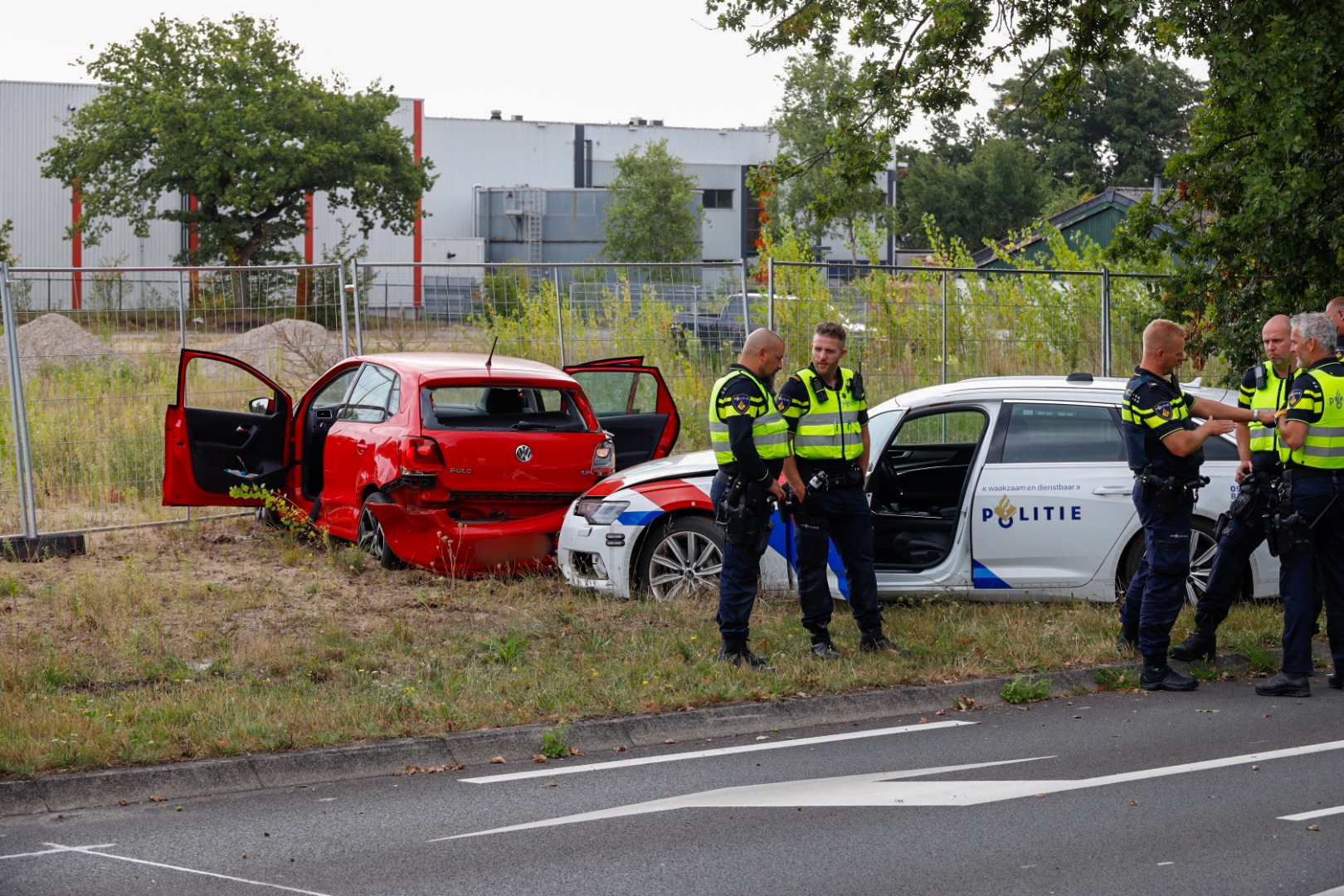 Auto klemgereden na kilometerslange achtervolging