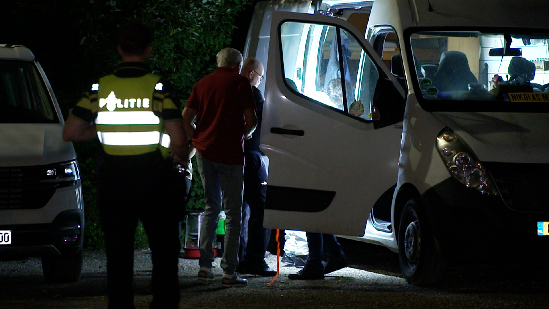 Dode gevonden in bestelbus op parkeerplaats