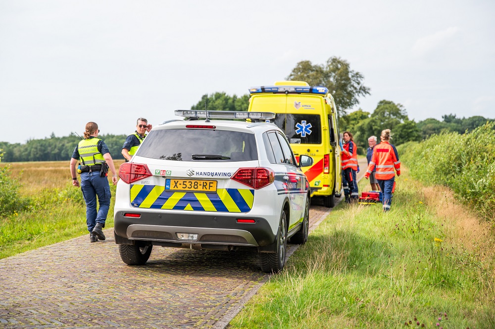 Vrouw ernstig gewond na val met fiets